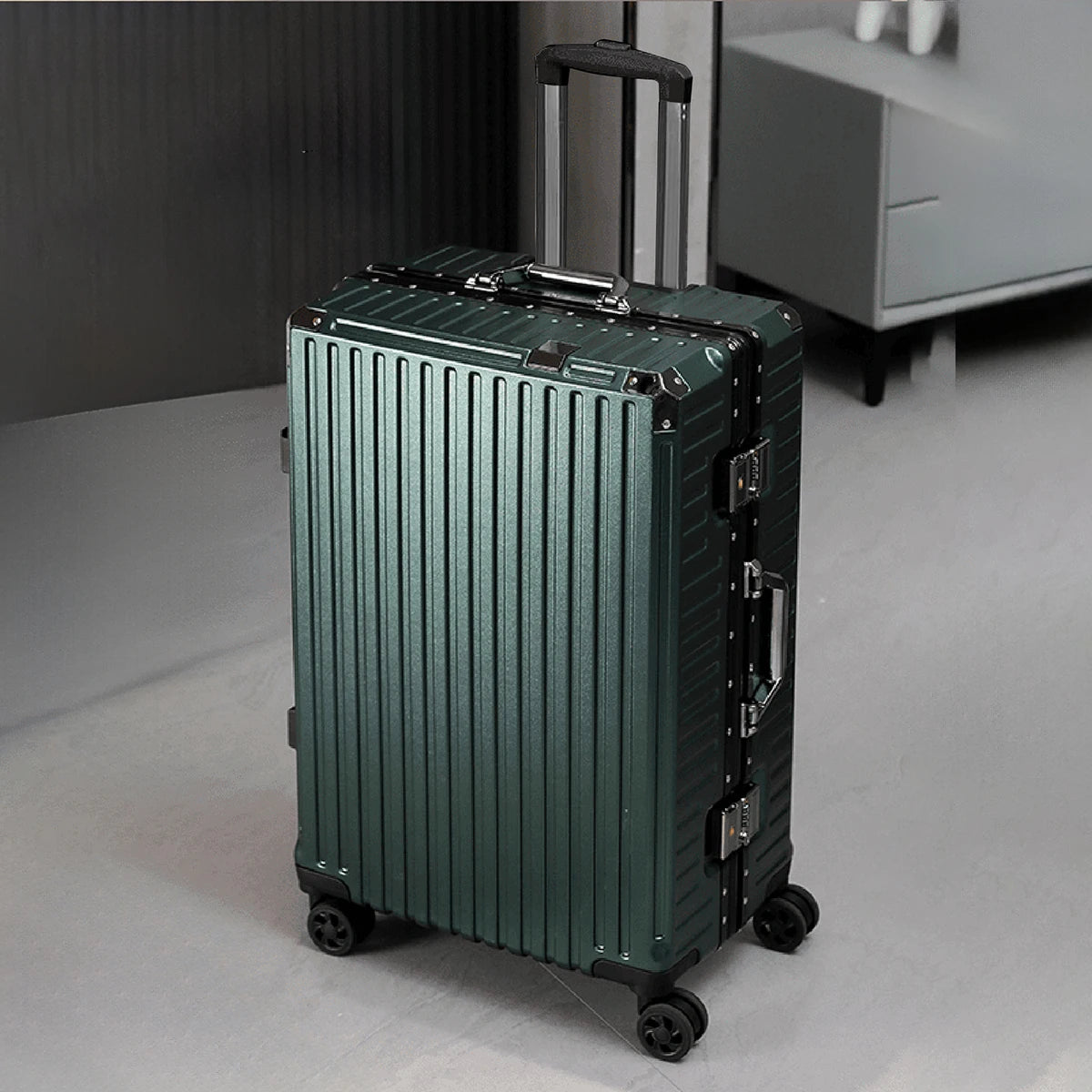 Aluminum Frame Rolling Suitcase – 20/24/26/28" with USB Port & Combination Lock